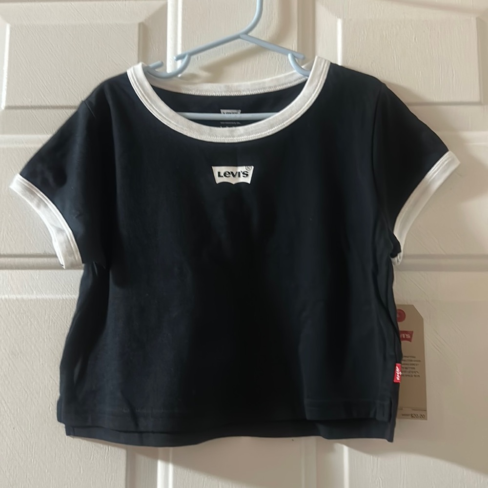 LEVI’S CROPPED LOGO TEE: BLACK/WHITE: NEW WITH TAGS: SIZE 6